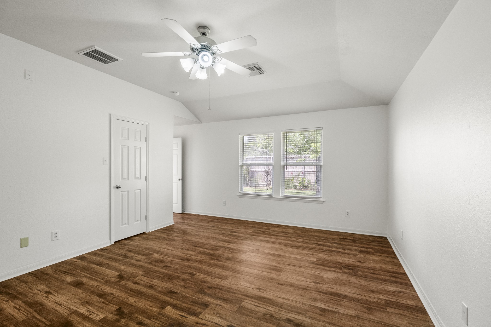 3211 Falcon Trail Drive Property Photo 22