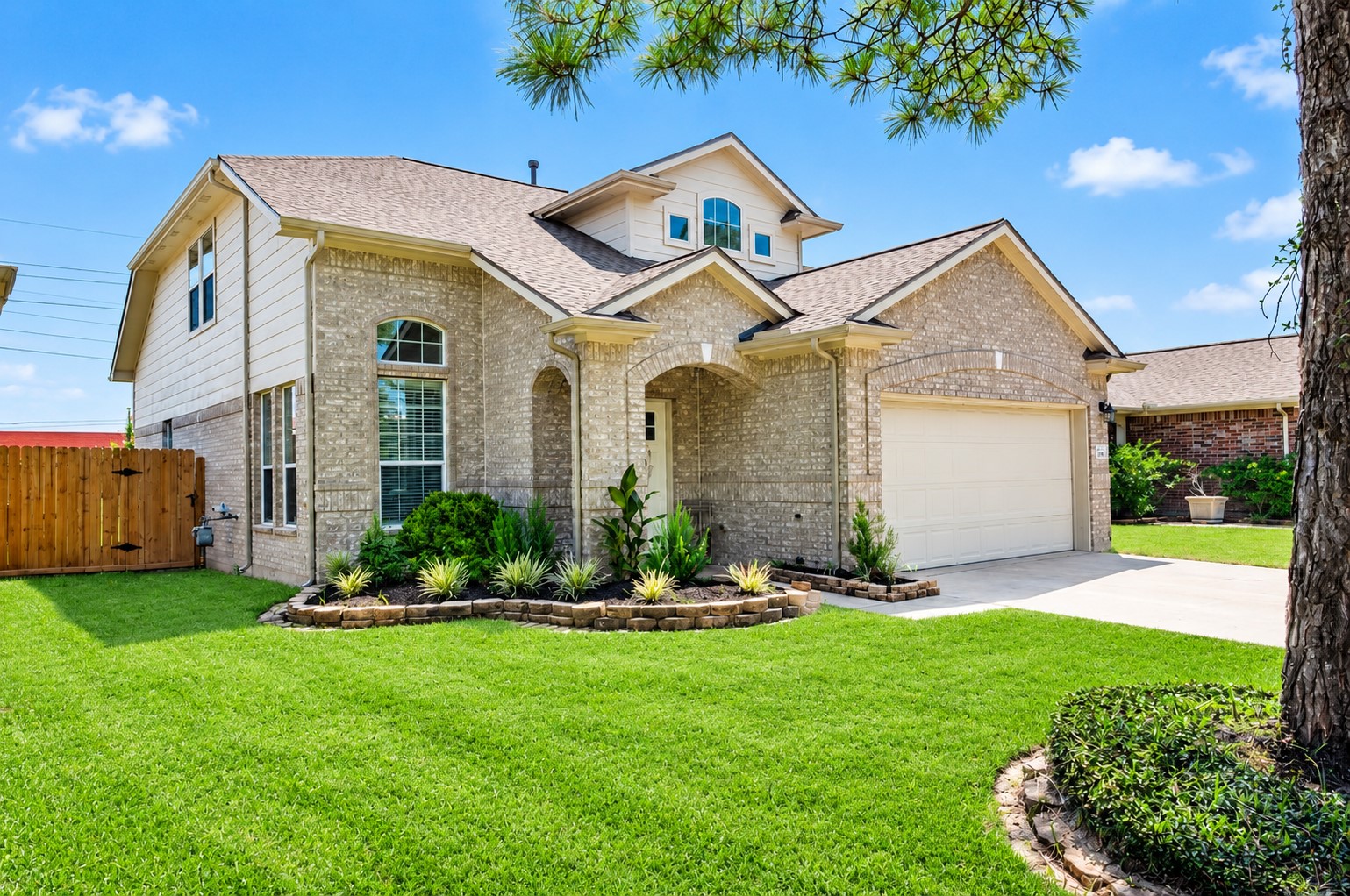 2214 Sterling Oaks Drive Property Photo 1