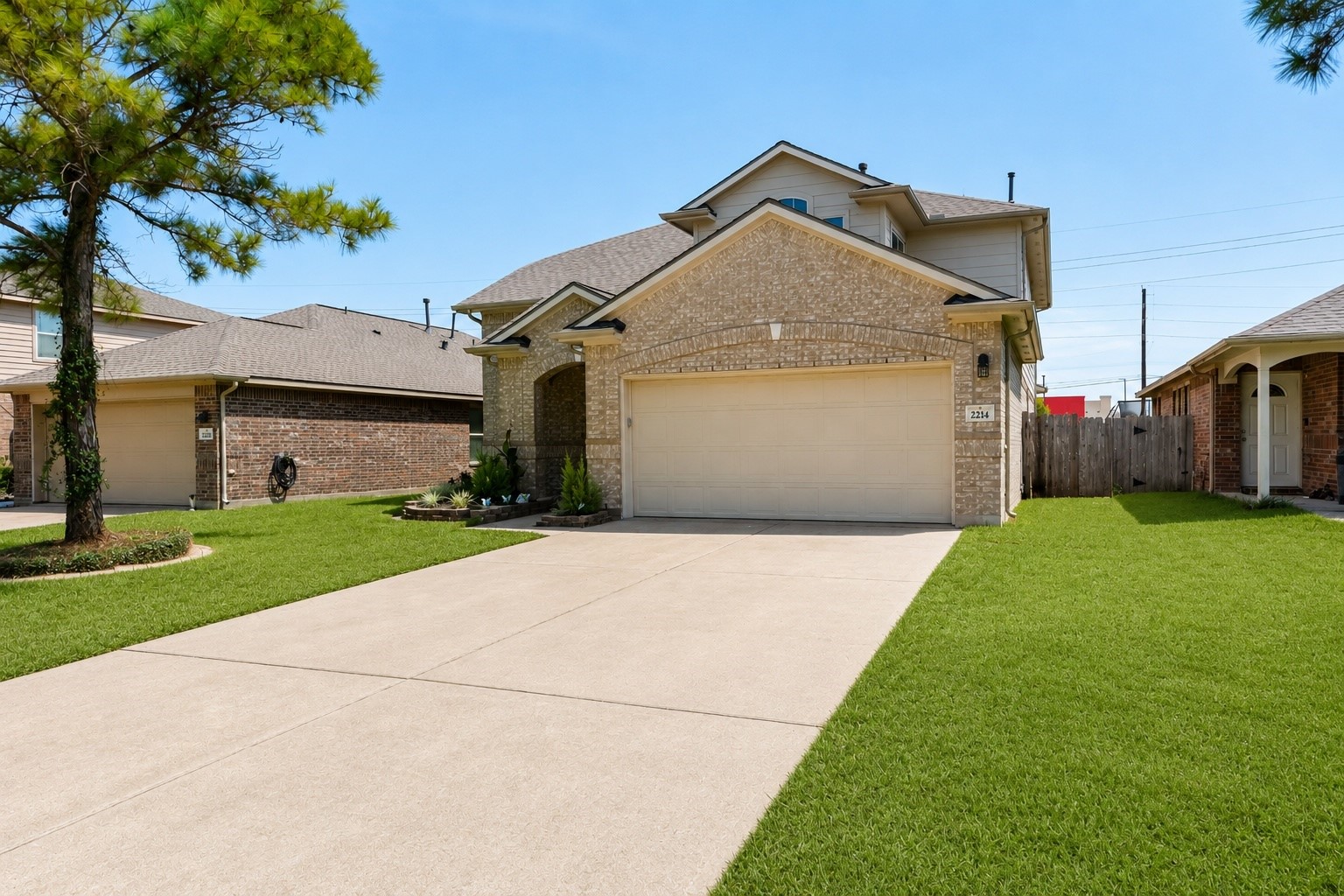 2214 Sterling Oaks Drive Property Photo 3