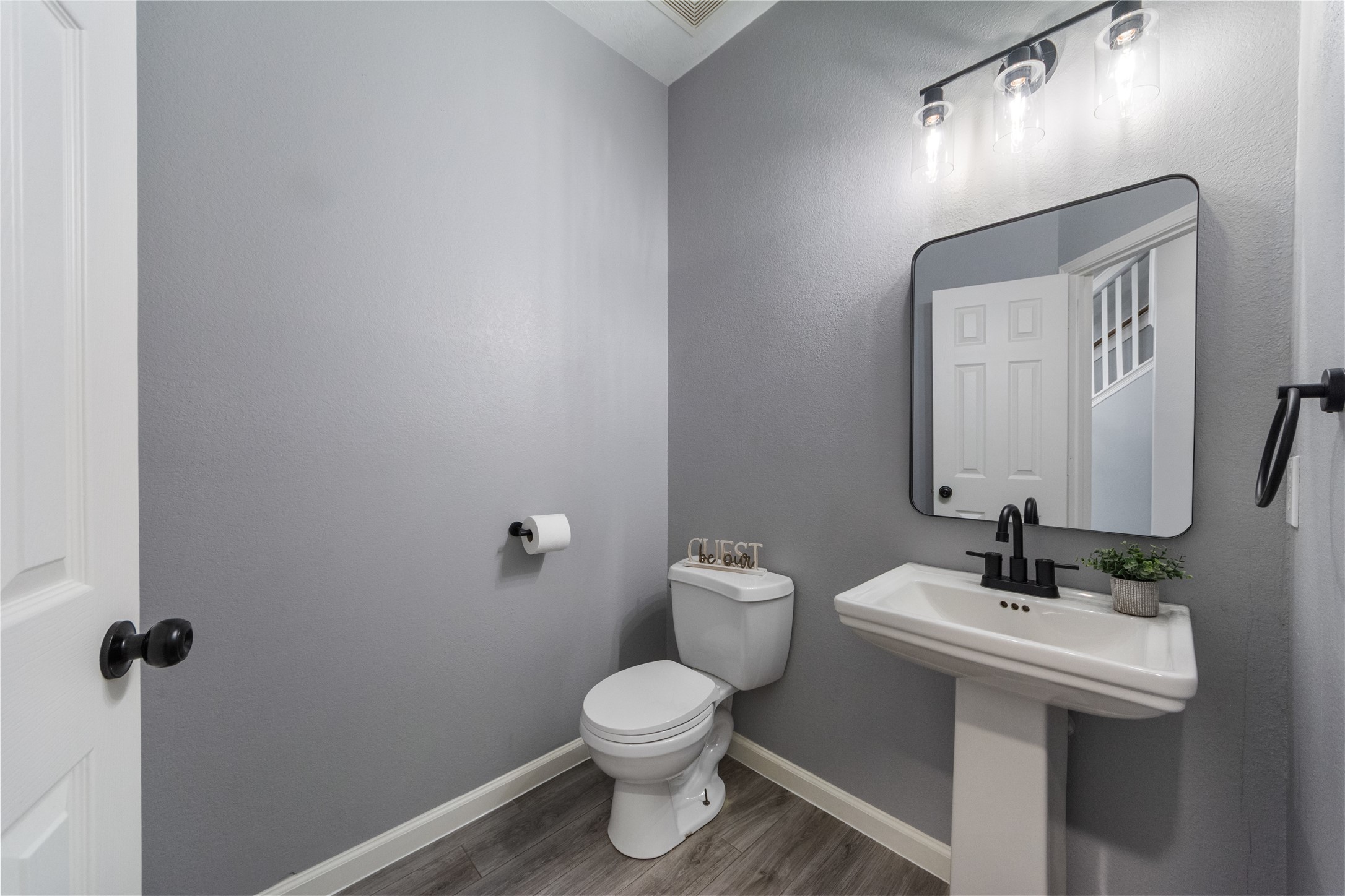 2214 Sterling Oaks Drive Property Photo 14