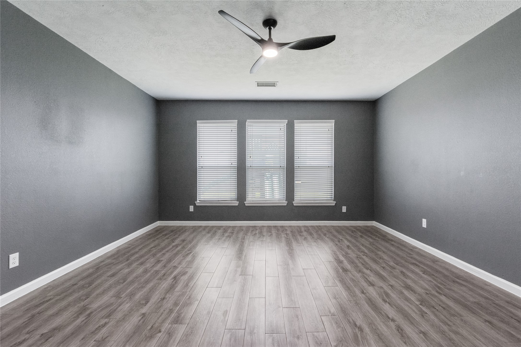 2214 Sterling Oaks Drive Property Photo 15