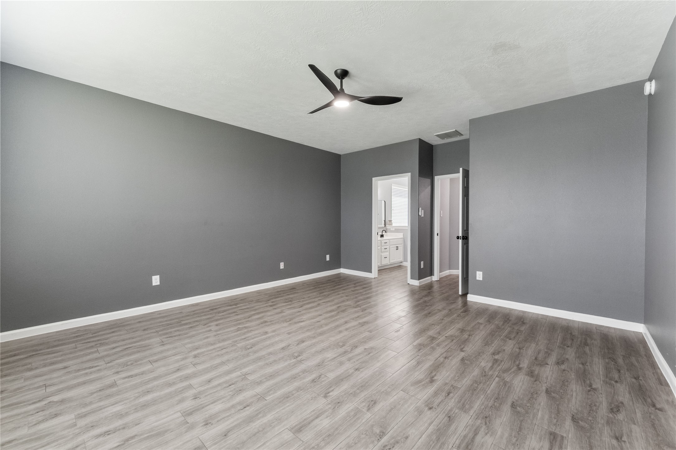 2214 Sterling Oaks Drive Property Photo 17