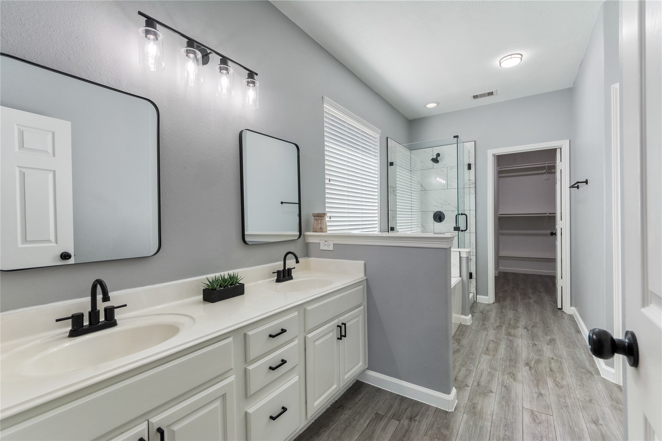 2214 Sterling Oaks Drive Property Photo 18