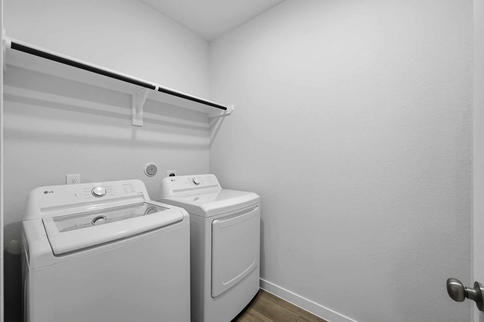 8519 Light Rail Drive Property Photo 17