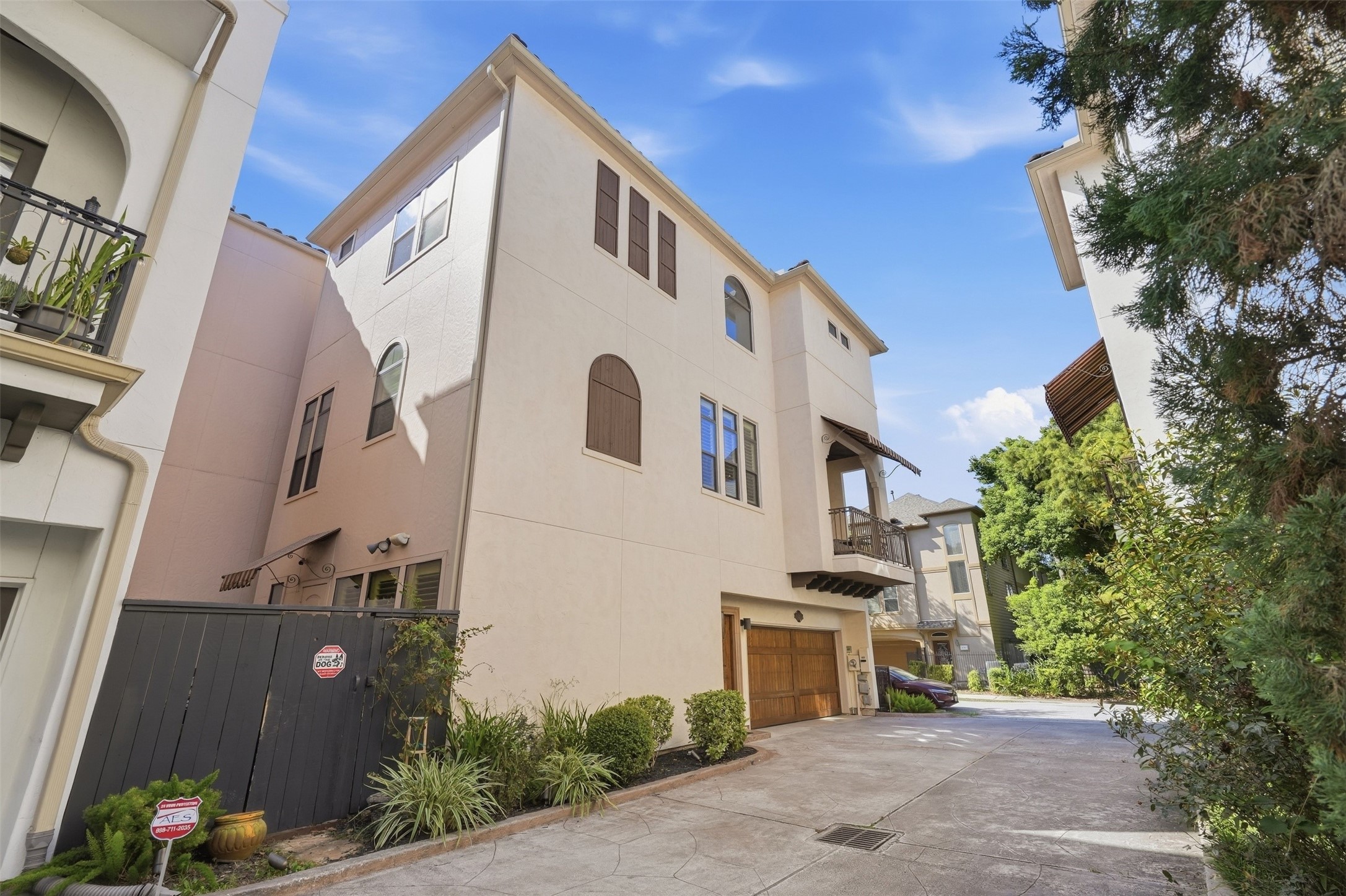 4323 Rose Street Property Photo 2