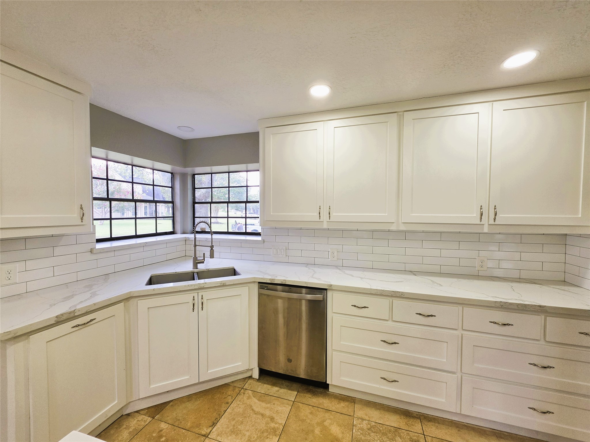 7244 Edgewater Drive Property Photo 6