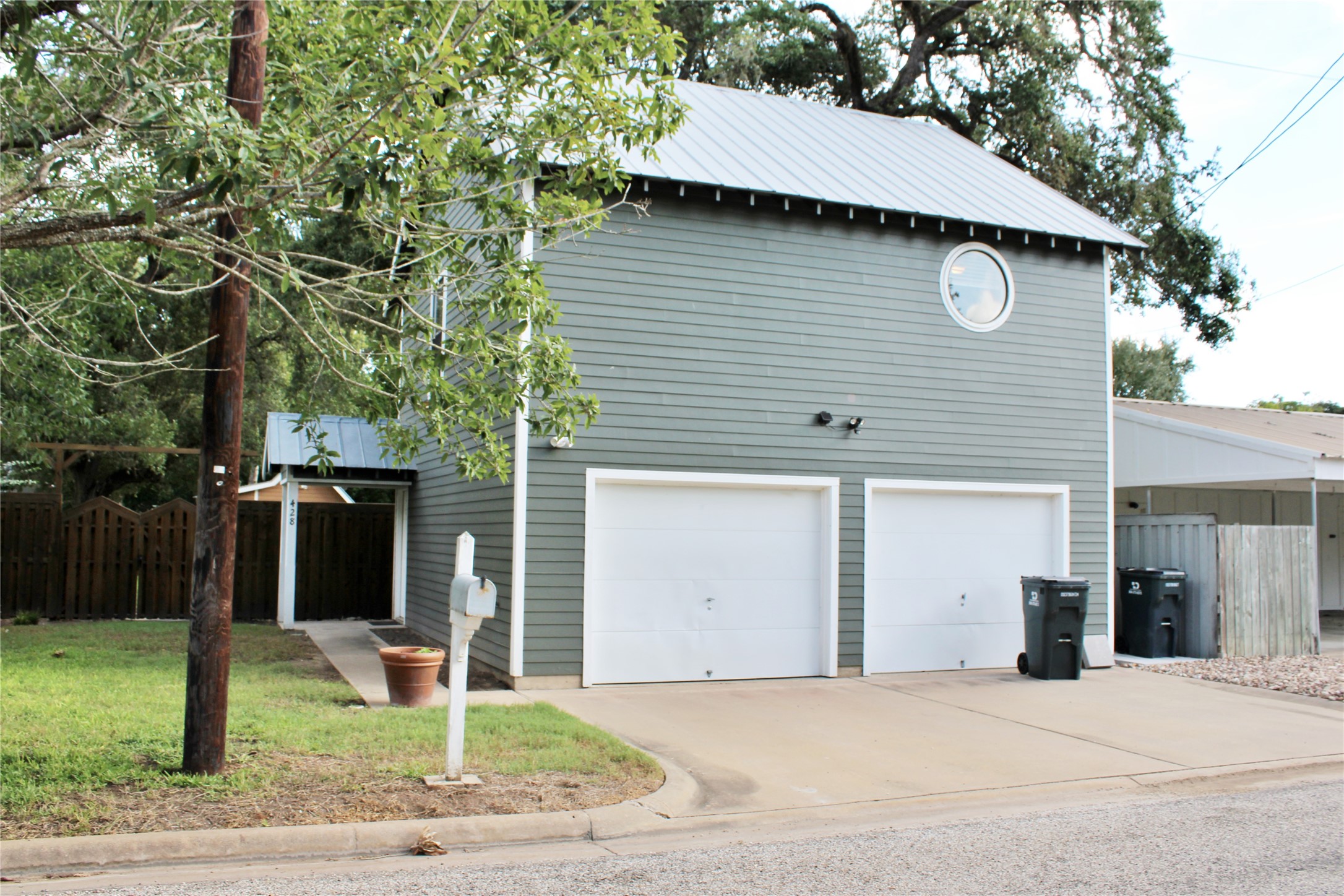 428 Dewees Street Property Photo 1