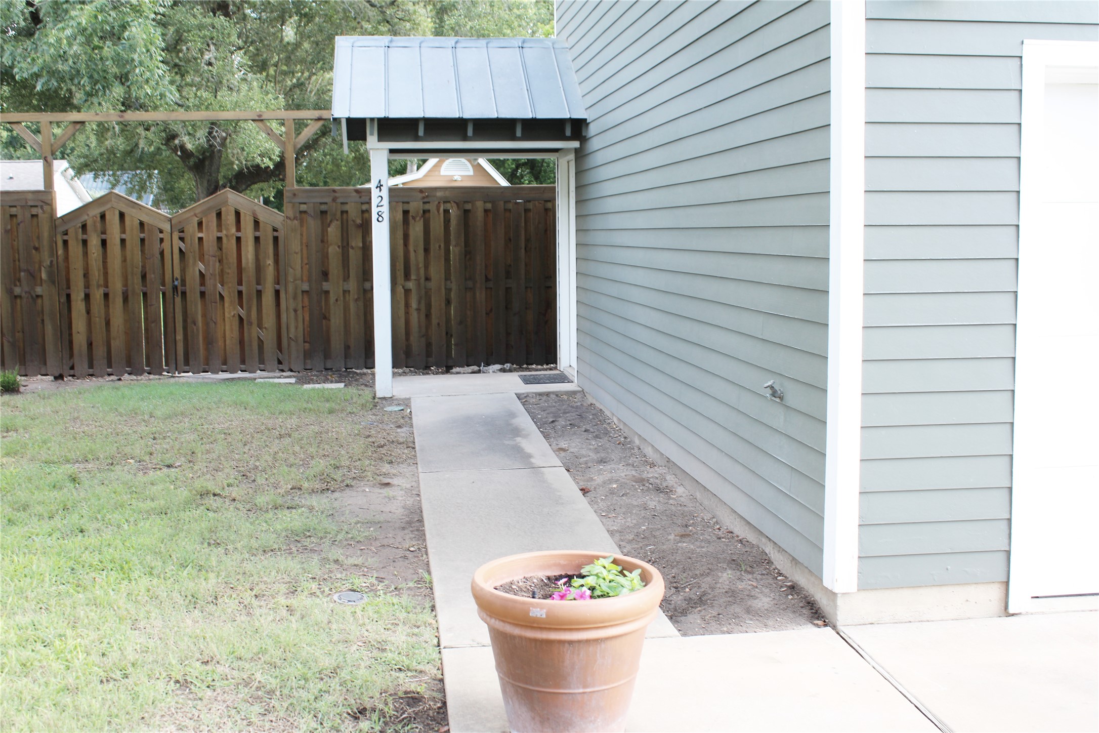 428 Dewees Street Property Photo 2