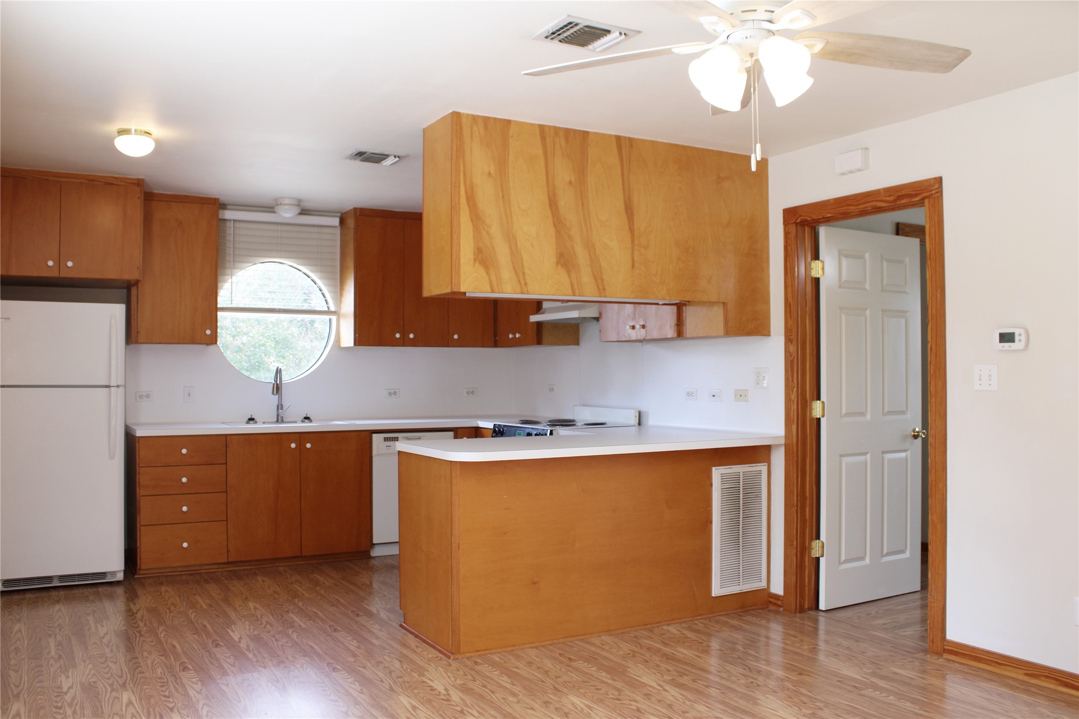 428 Dewees Street Property Photo 4