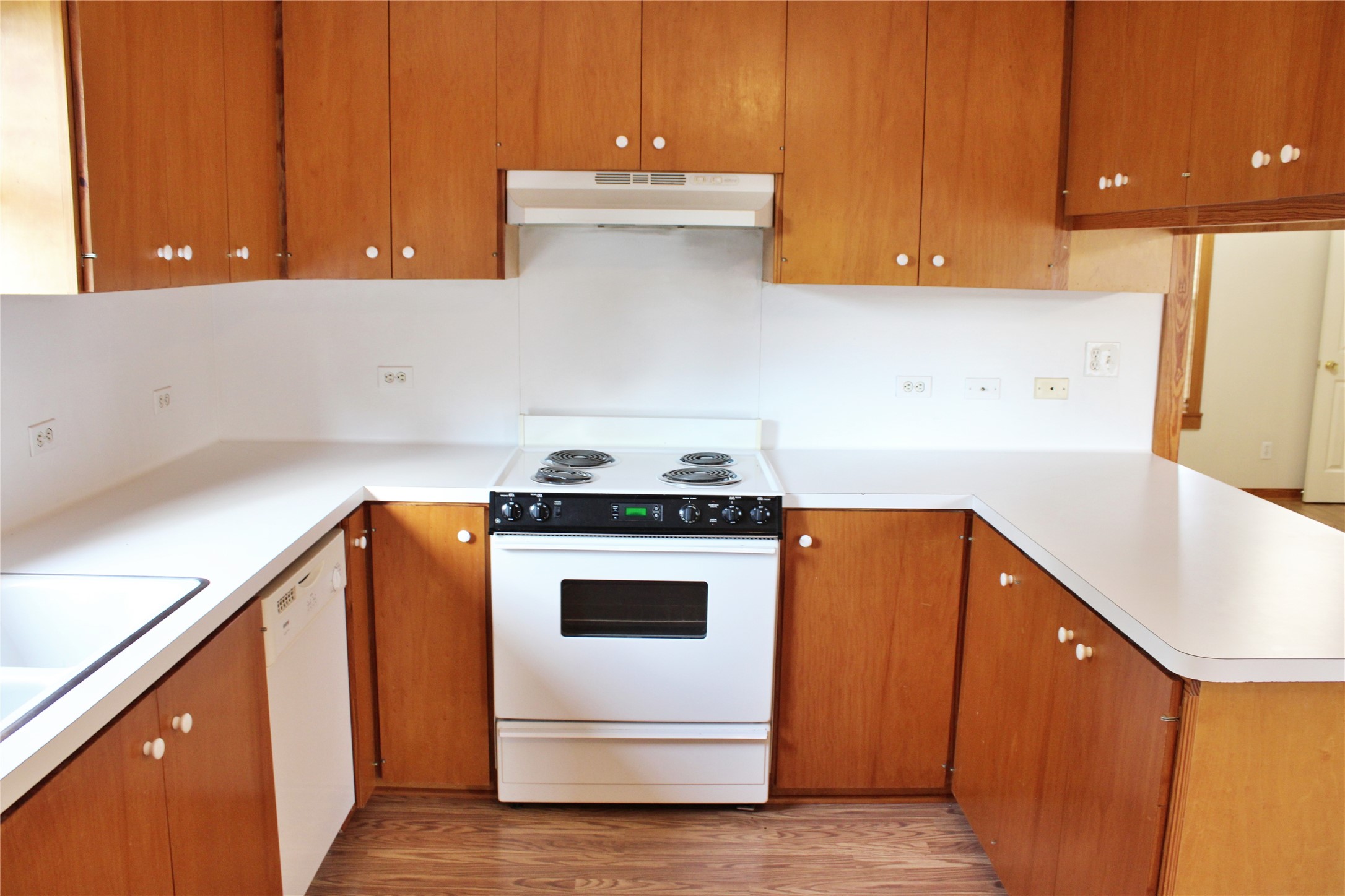 428 Dewees Street Property Photo 7