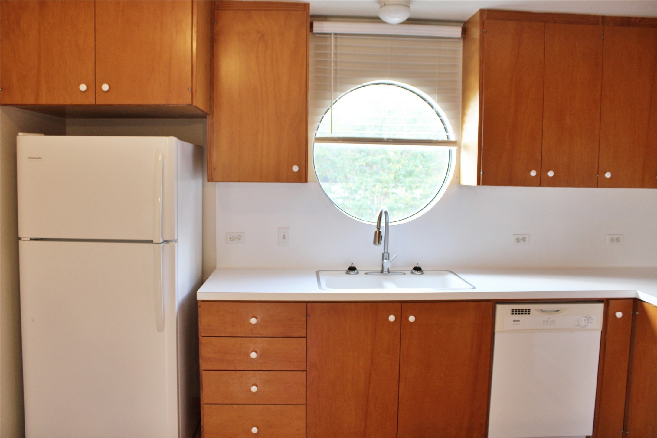 428 Dewees Street Property Photo 8