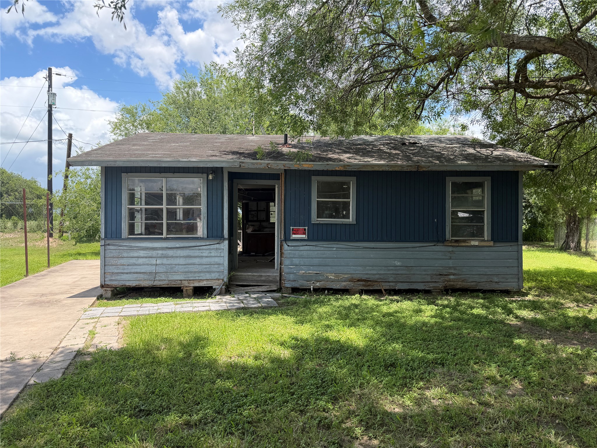 241 E Melton Park Drive Property Photo 1