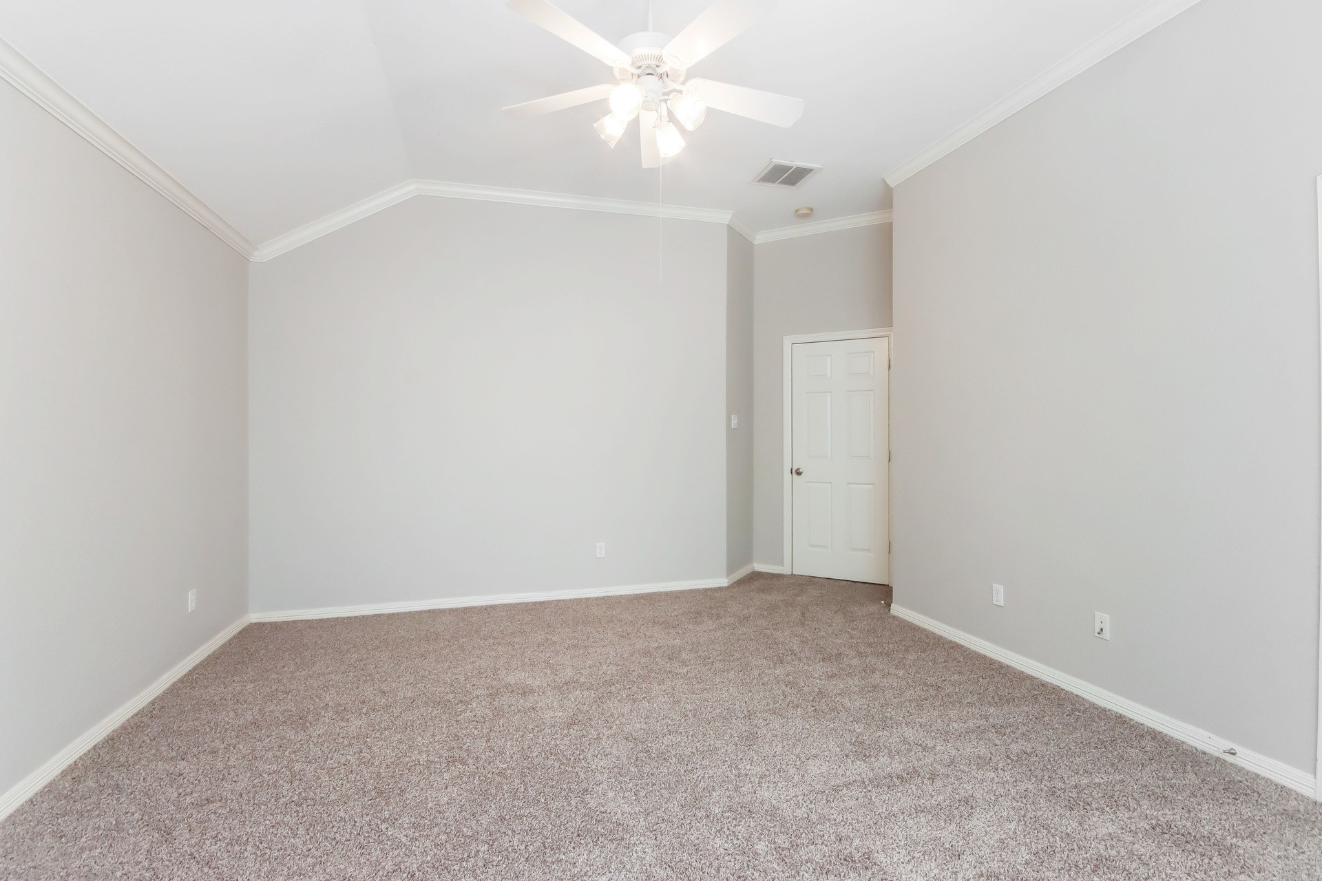17923 Diamond Peak Court Property Photo 8