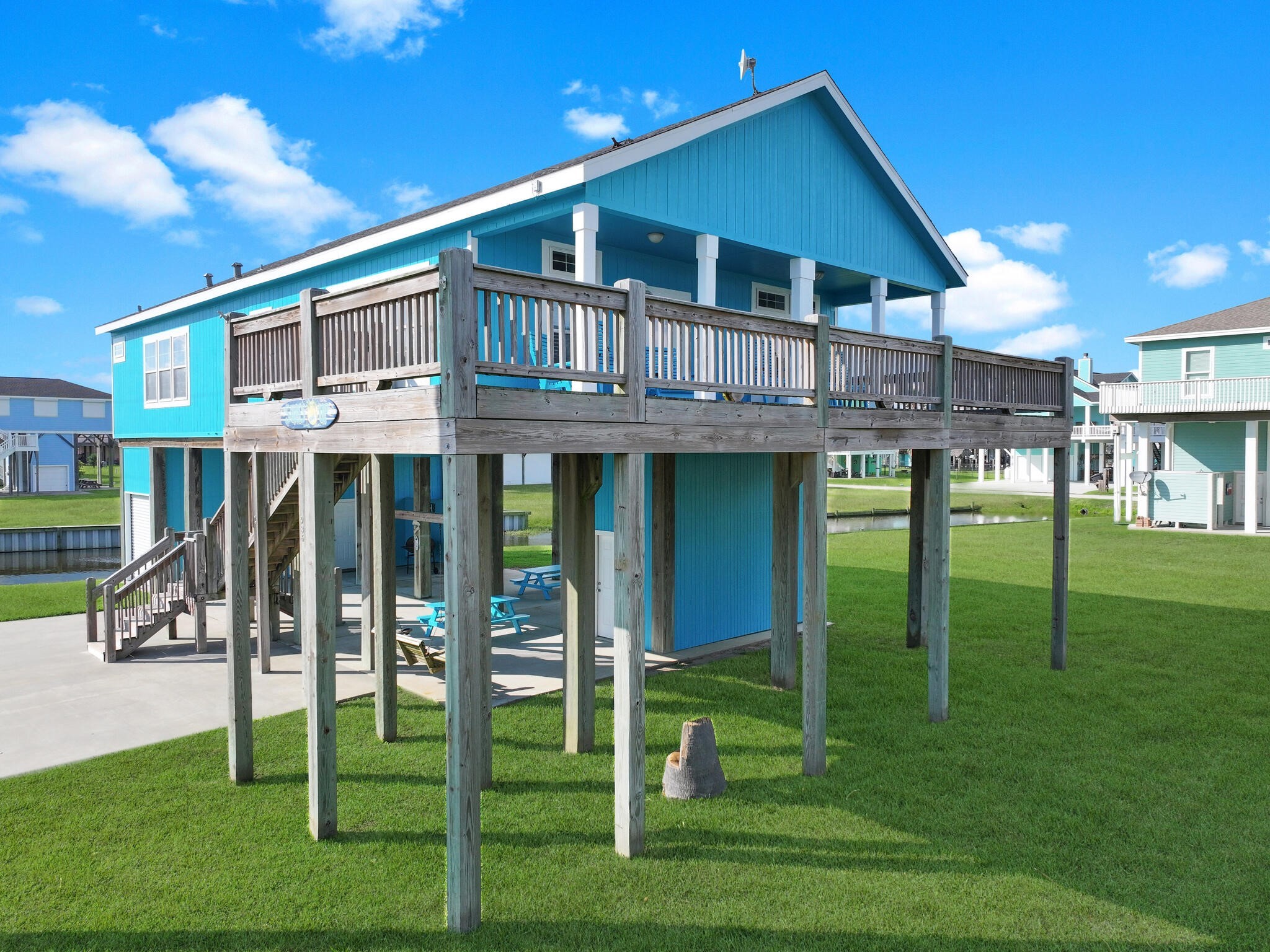 936 Surf Road Property Photo 1