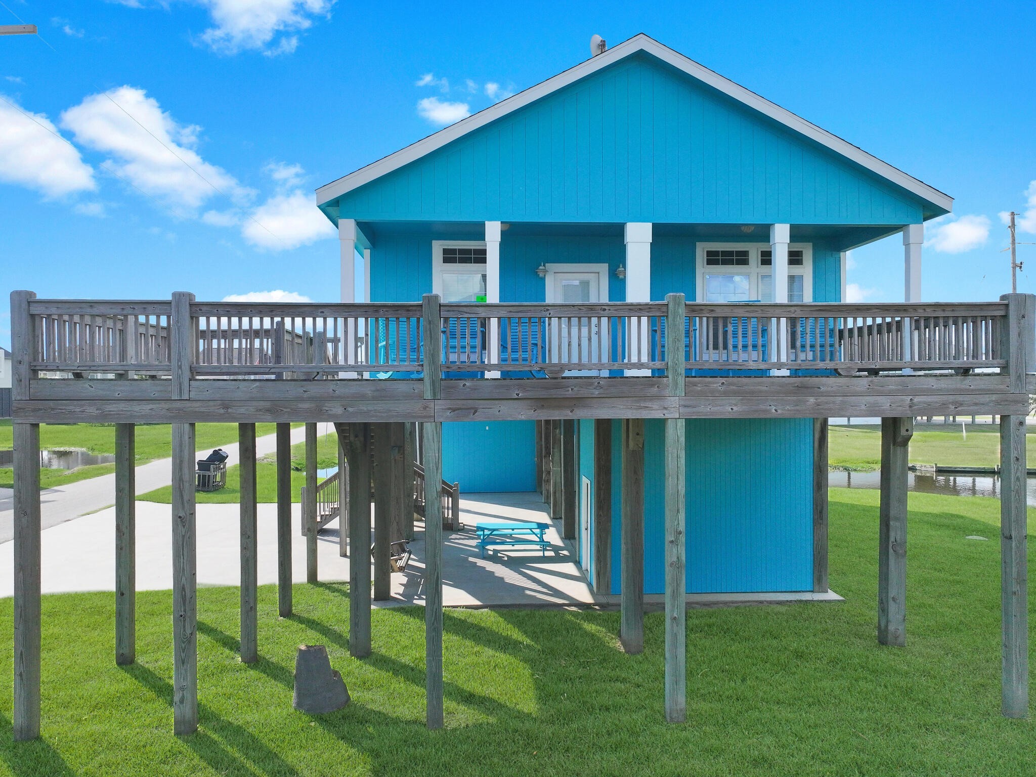 936 Surf Road Property Photo 2