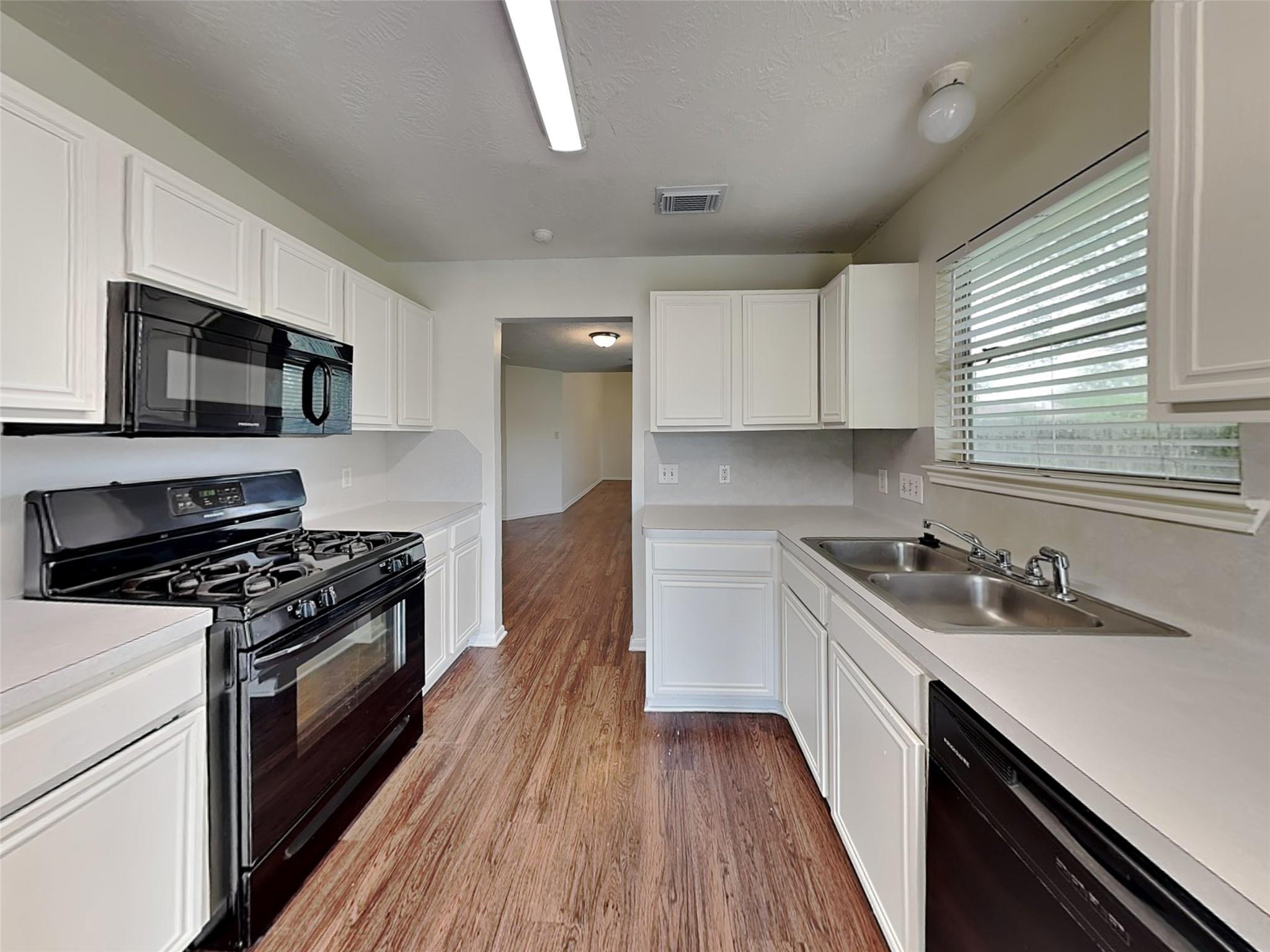 9220 Mahan Drive Property Photo 2