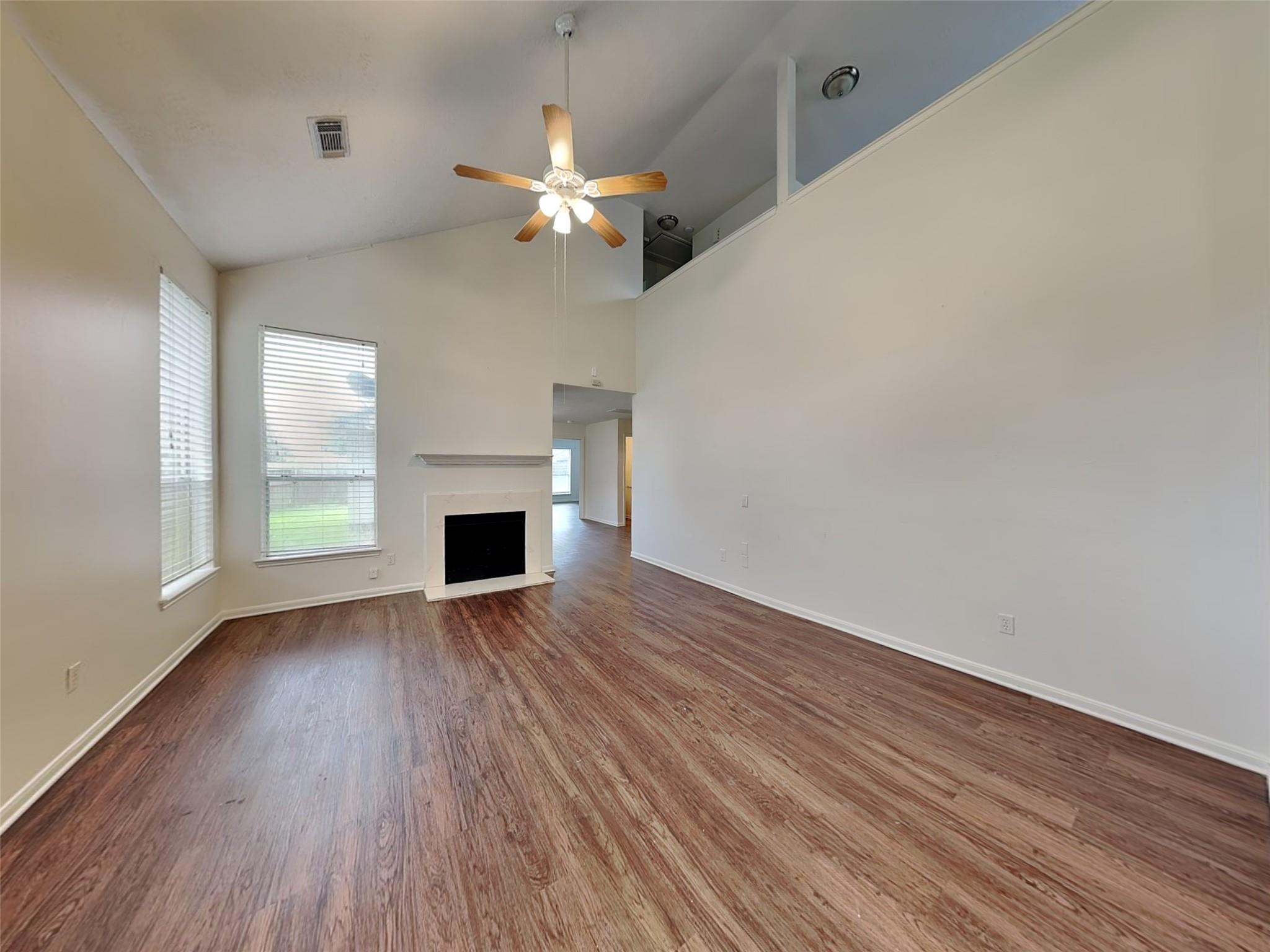 9220 Mahan Drive Property Photo 6