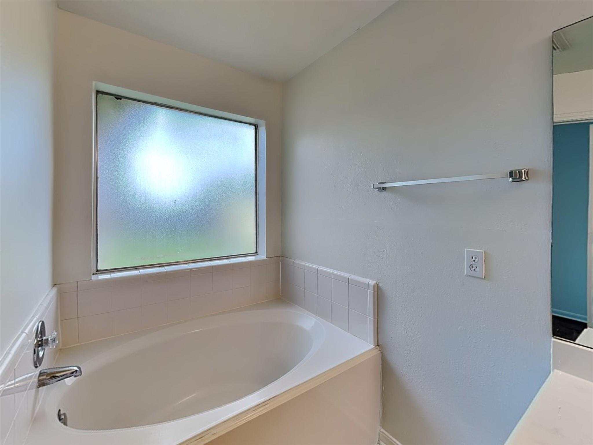 9220 Mahan Drive Property Photo 10