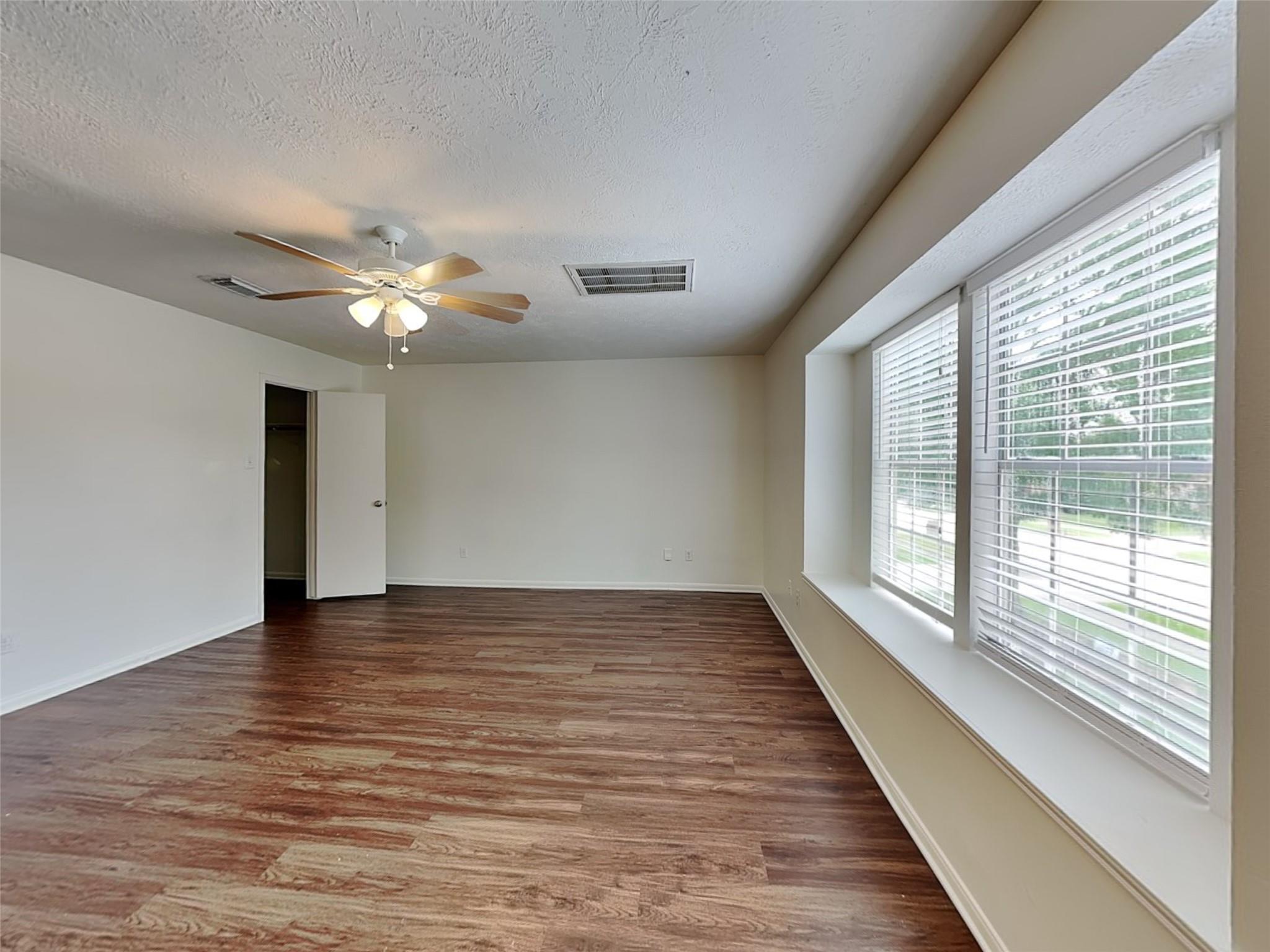 9220 Mahan Drive Property Photo 13