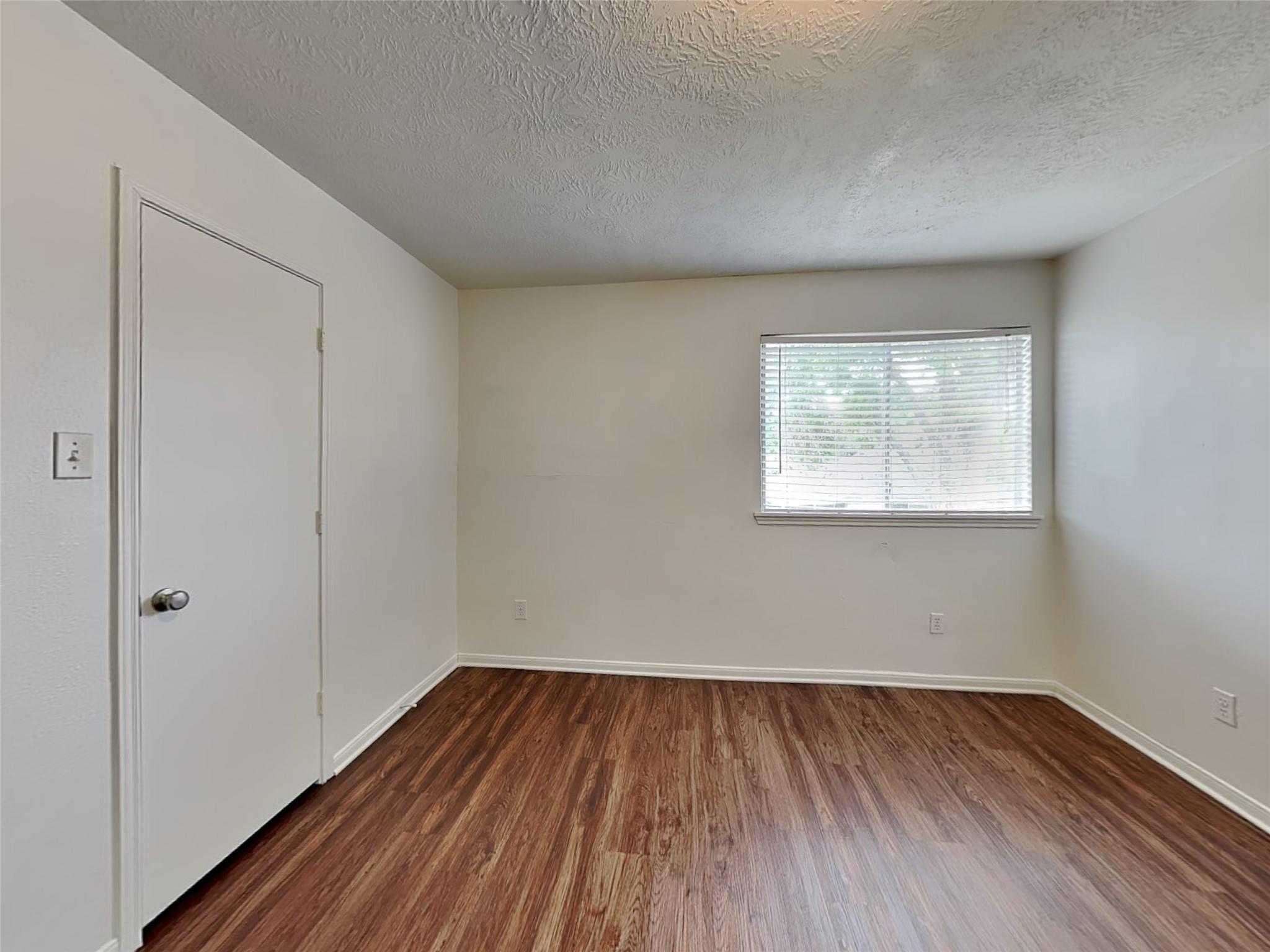 9220 Mahan Drive Property Photo 14
