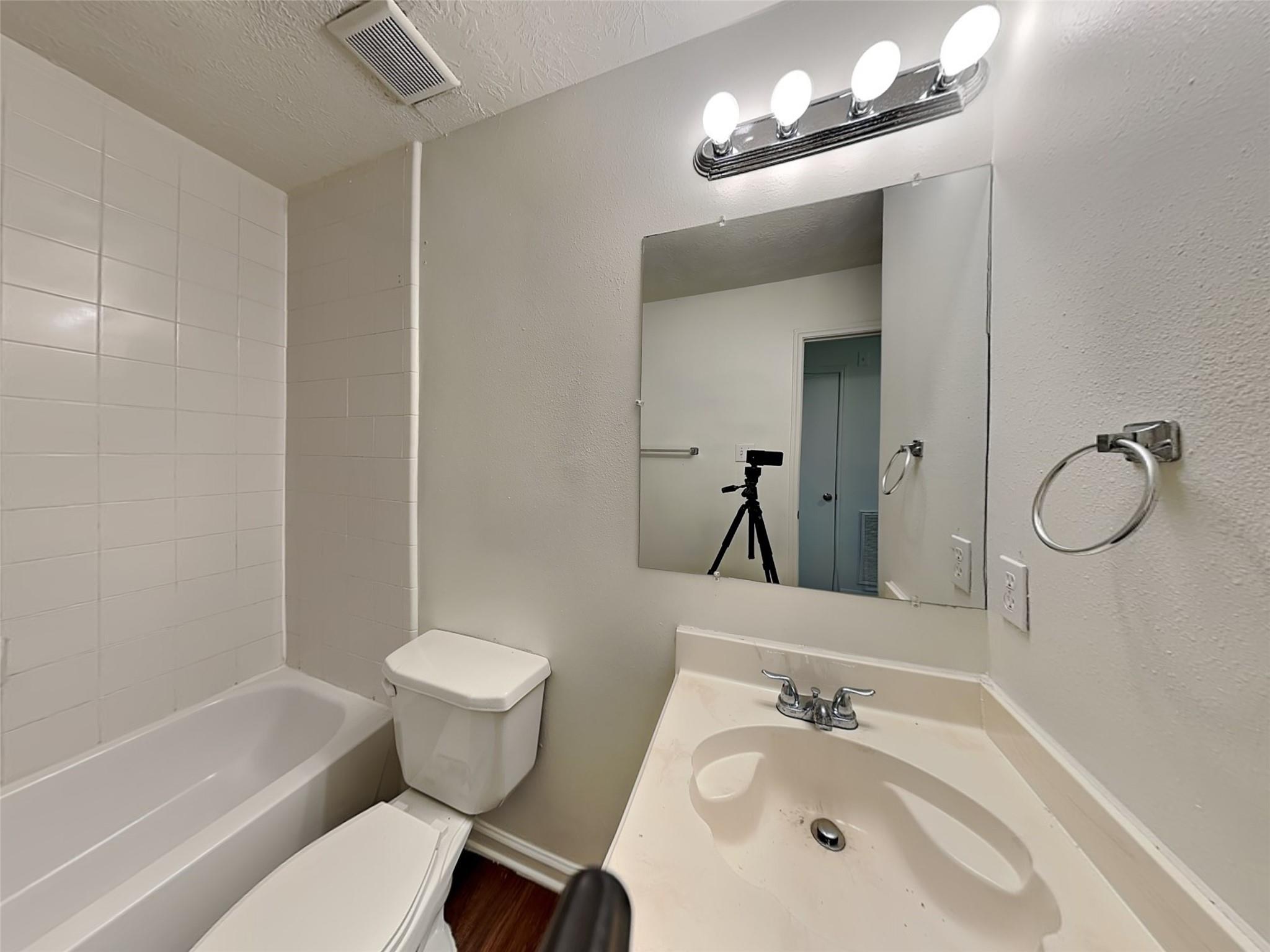 9220 Mahan Drive Property Photo 15