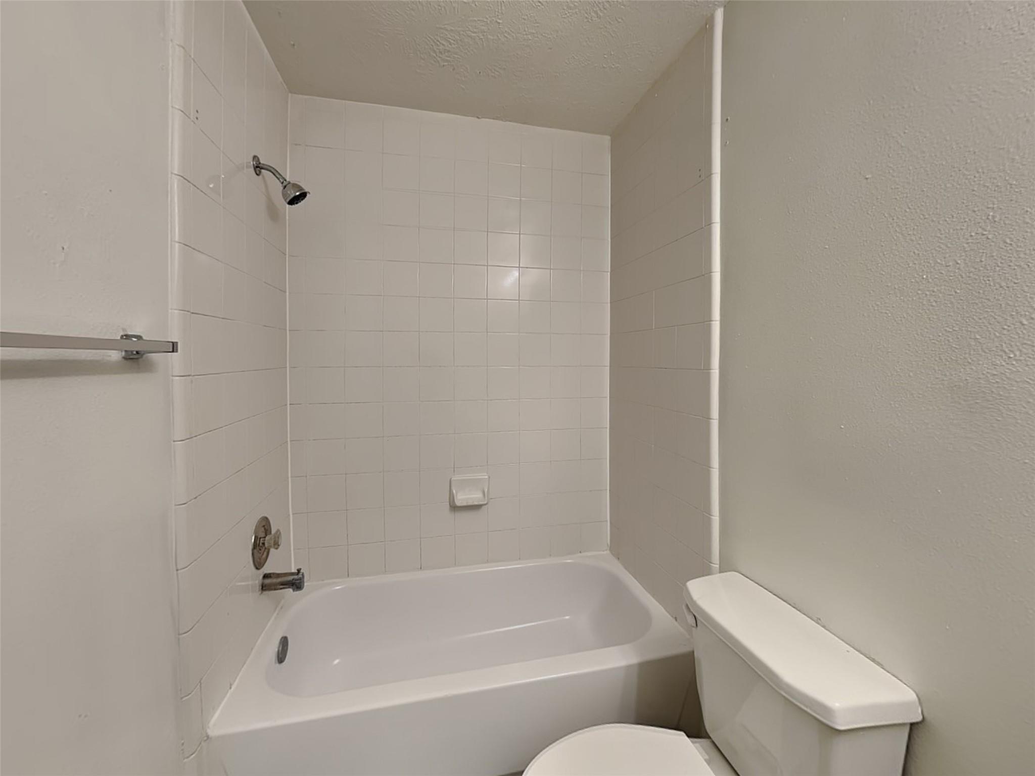 9220 Mahan Drive Property Photo 16