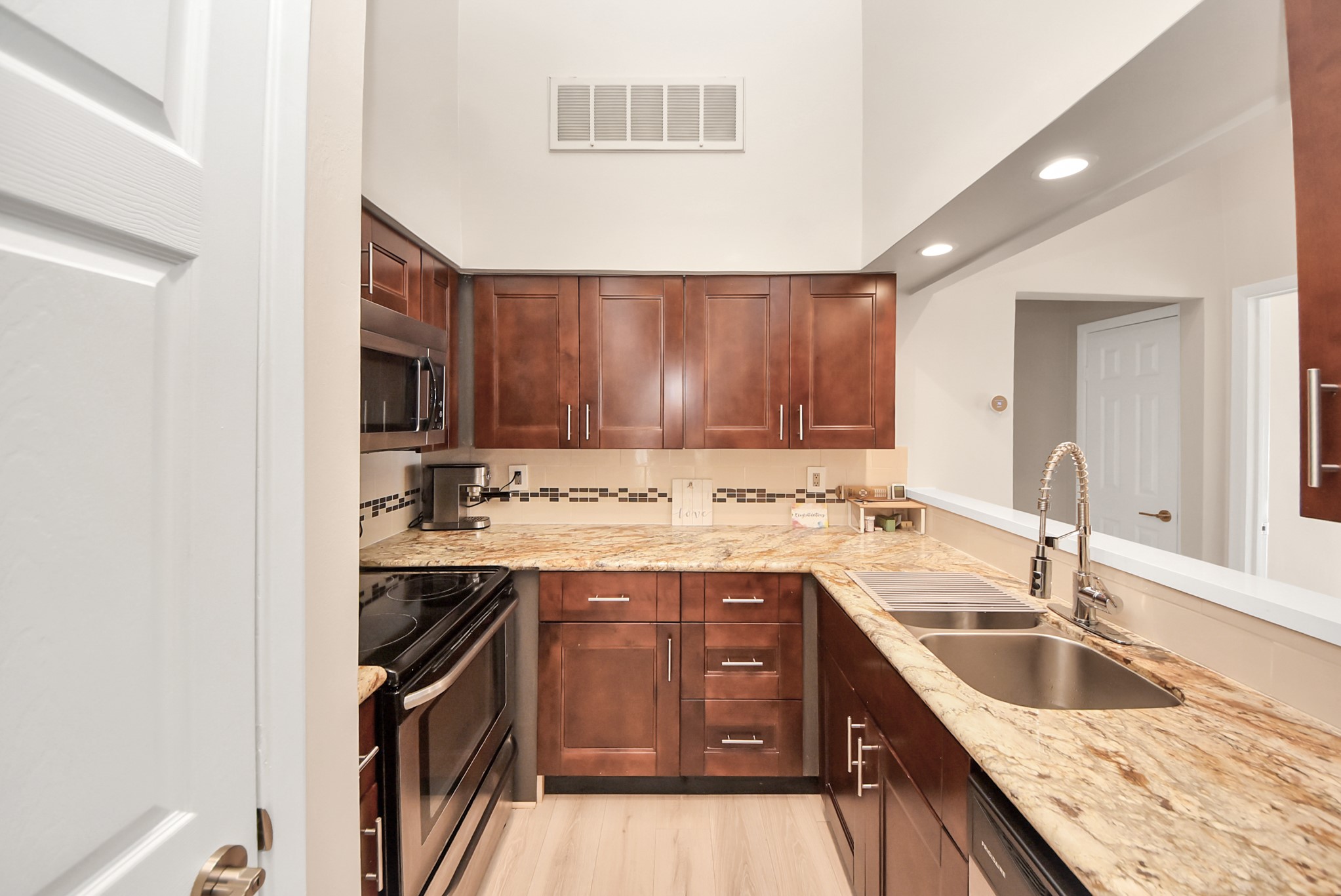 1881 Bering Drive 64 Property Photo 5