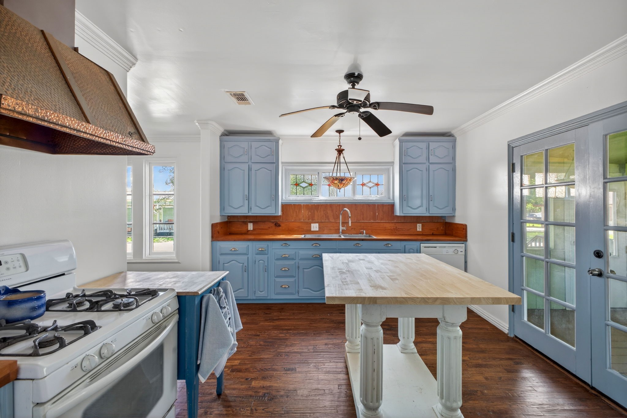 112 E Market Street Property Photo 10