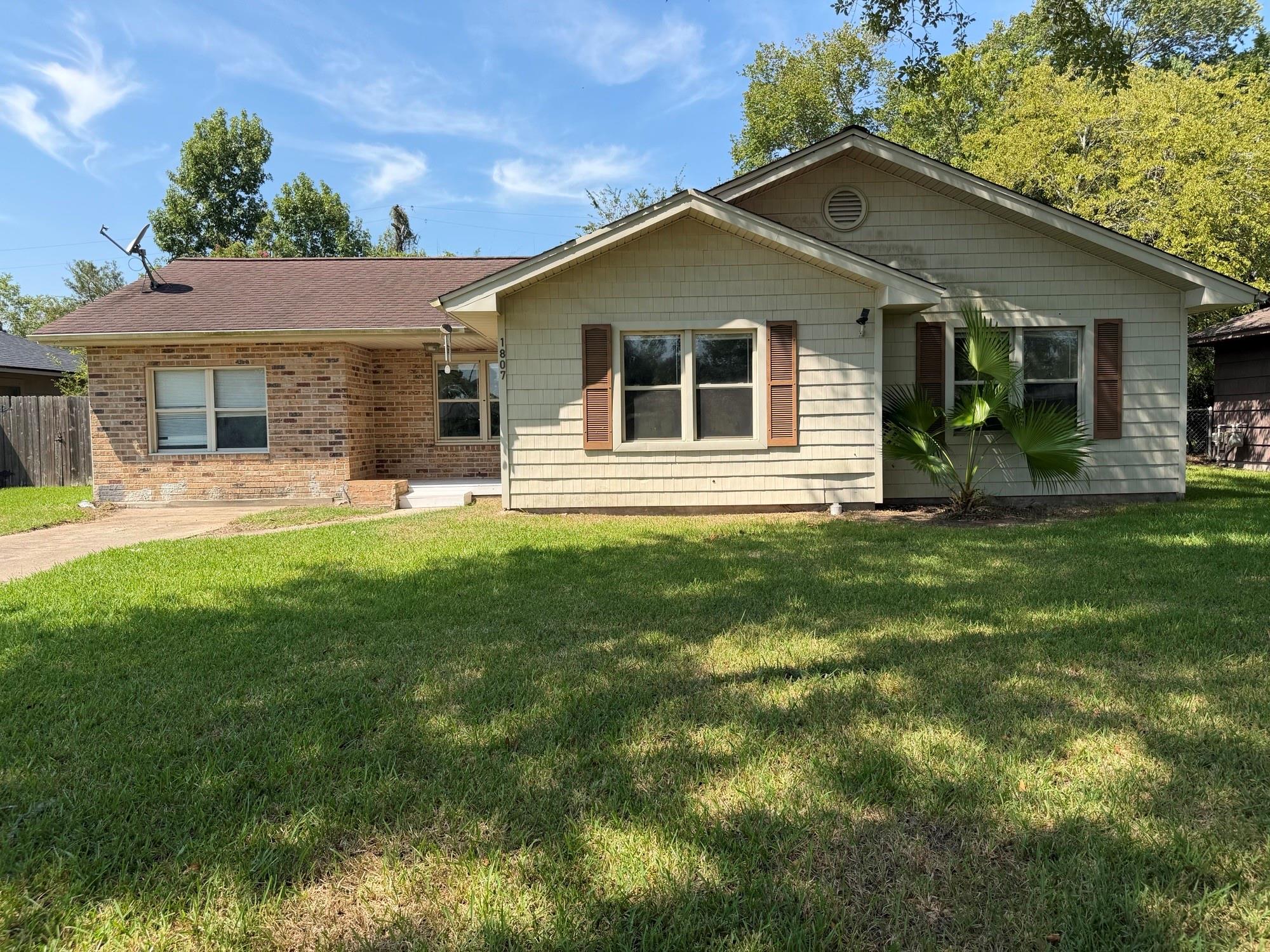 1807 24th Street, Orange Tx 77630 Property Photo 1