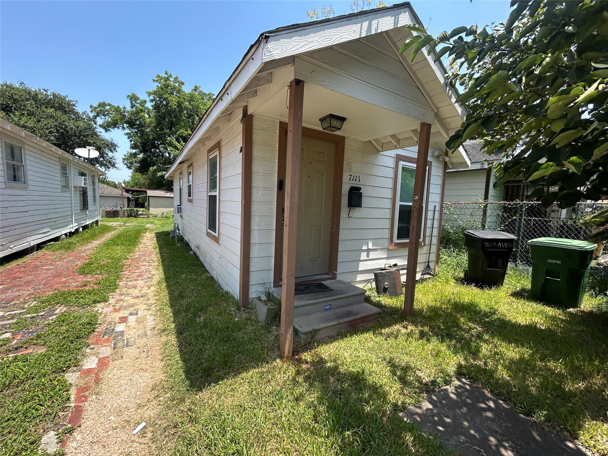 7111 Avenue O, Houston Tx 77011 Property Photo 1