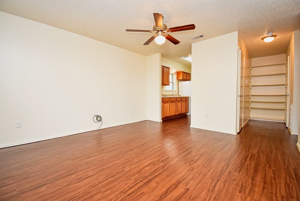 100 Sunset St Property Photo 8