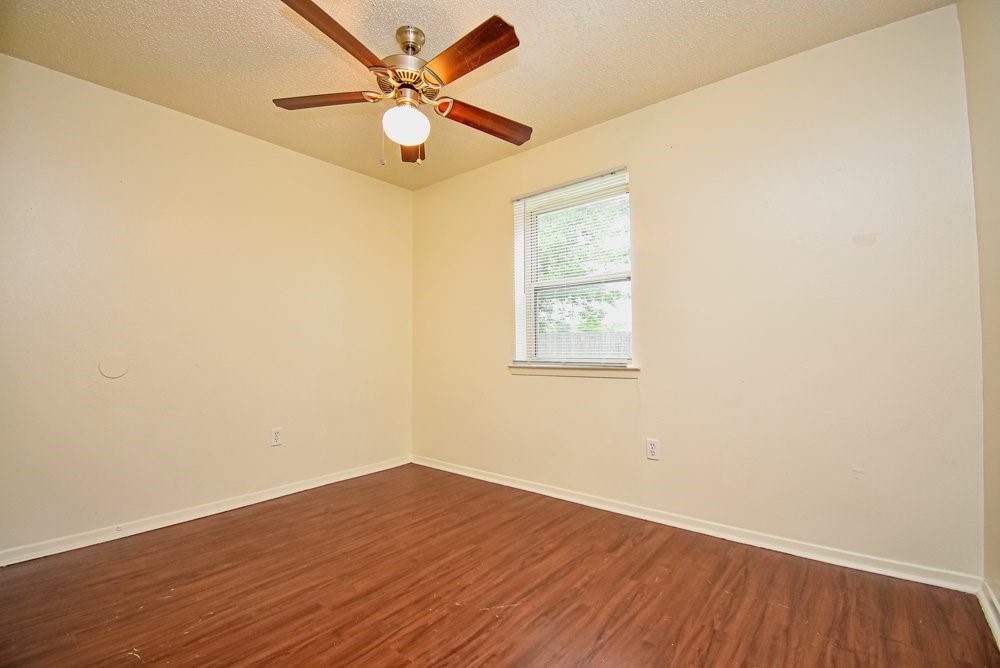100 Sunset St Property Photo 12