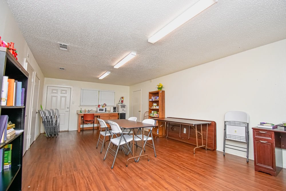 100 Sunset St Property Photo 16