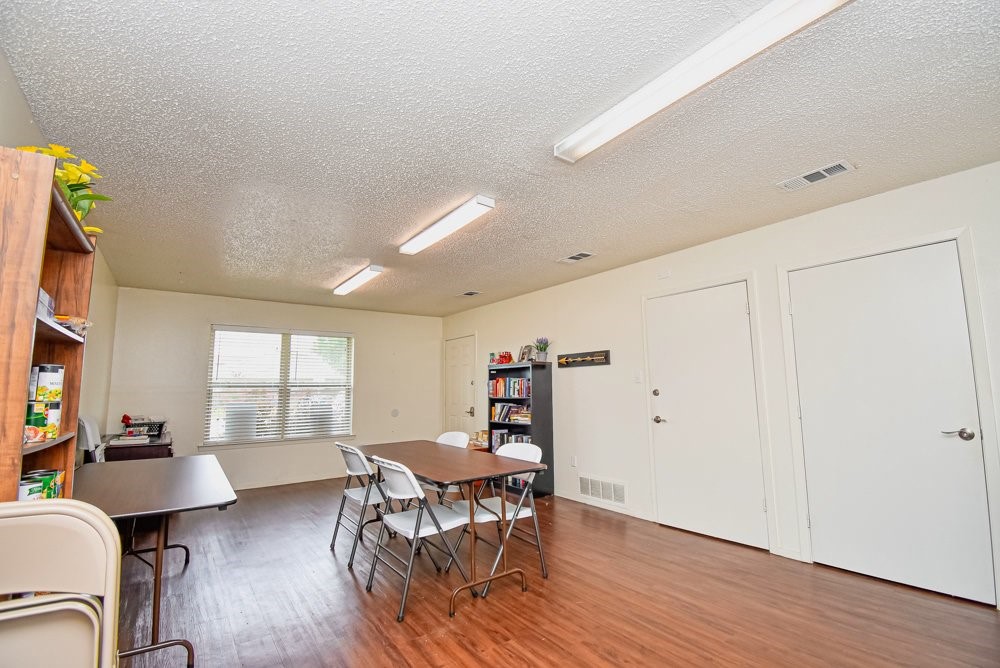 100 Sunset St Property Photo 17