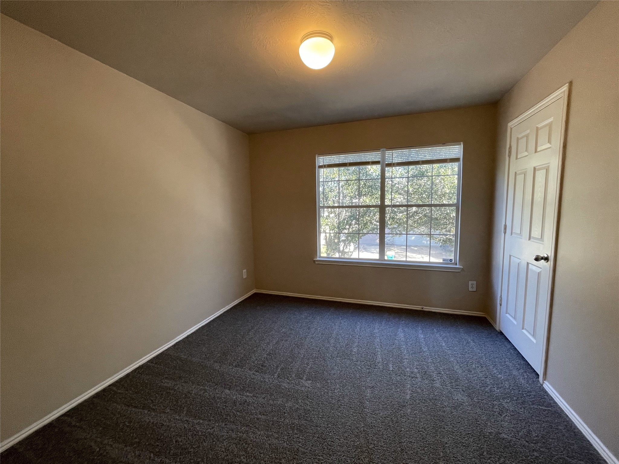 6119 Yorktown Meadow Property Photo 8
