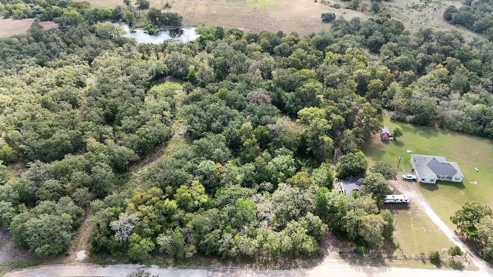 727 Hollow Bend Property Photo 3