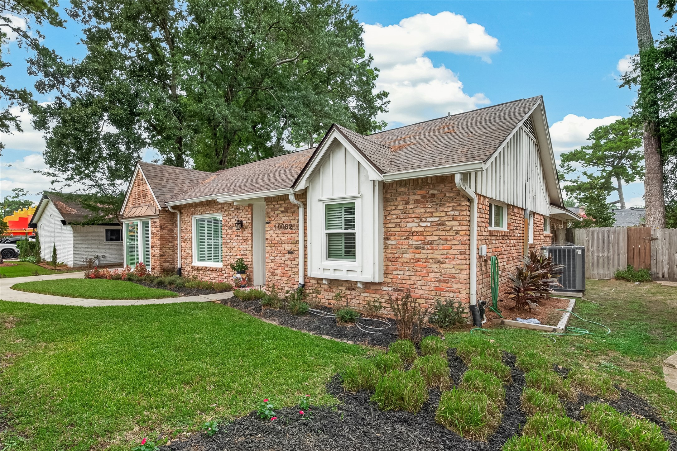 10062 Warwana Road Property Photo 4
