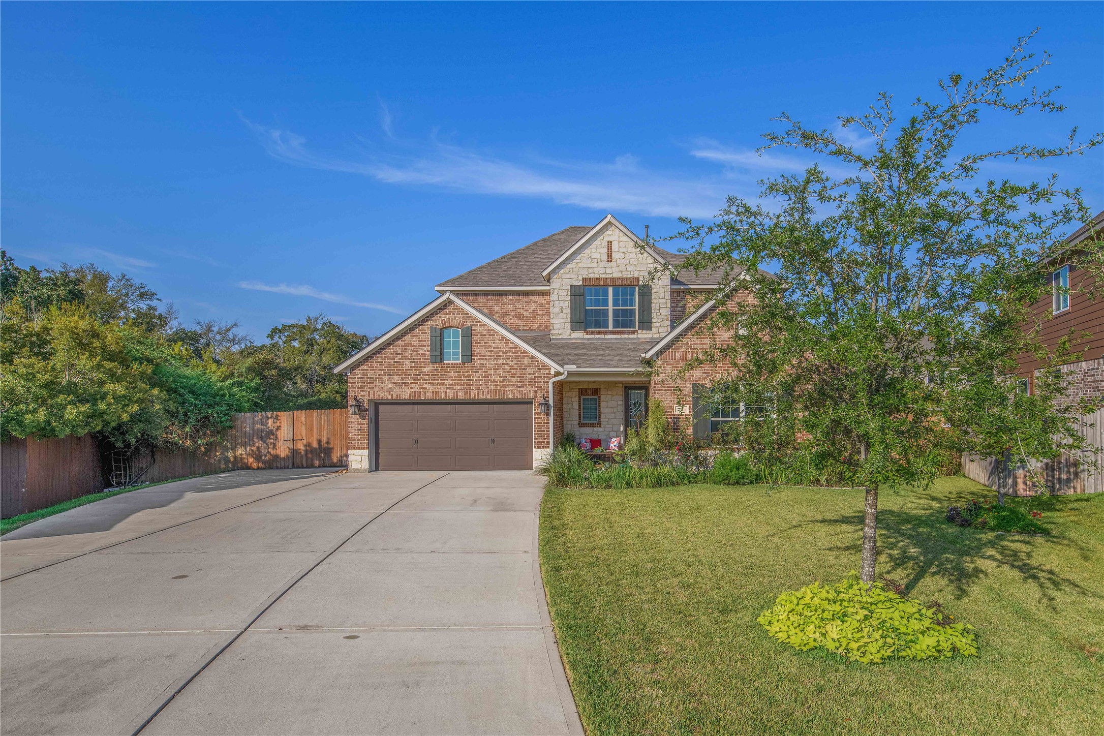 2614 Belliser Court E Property Photo 2