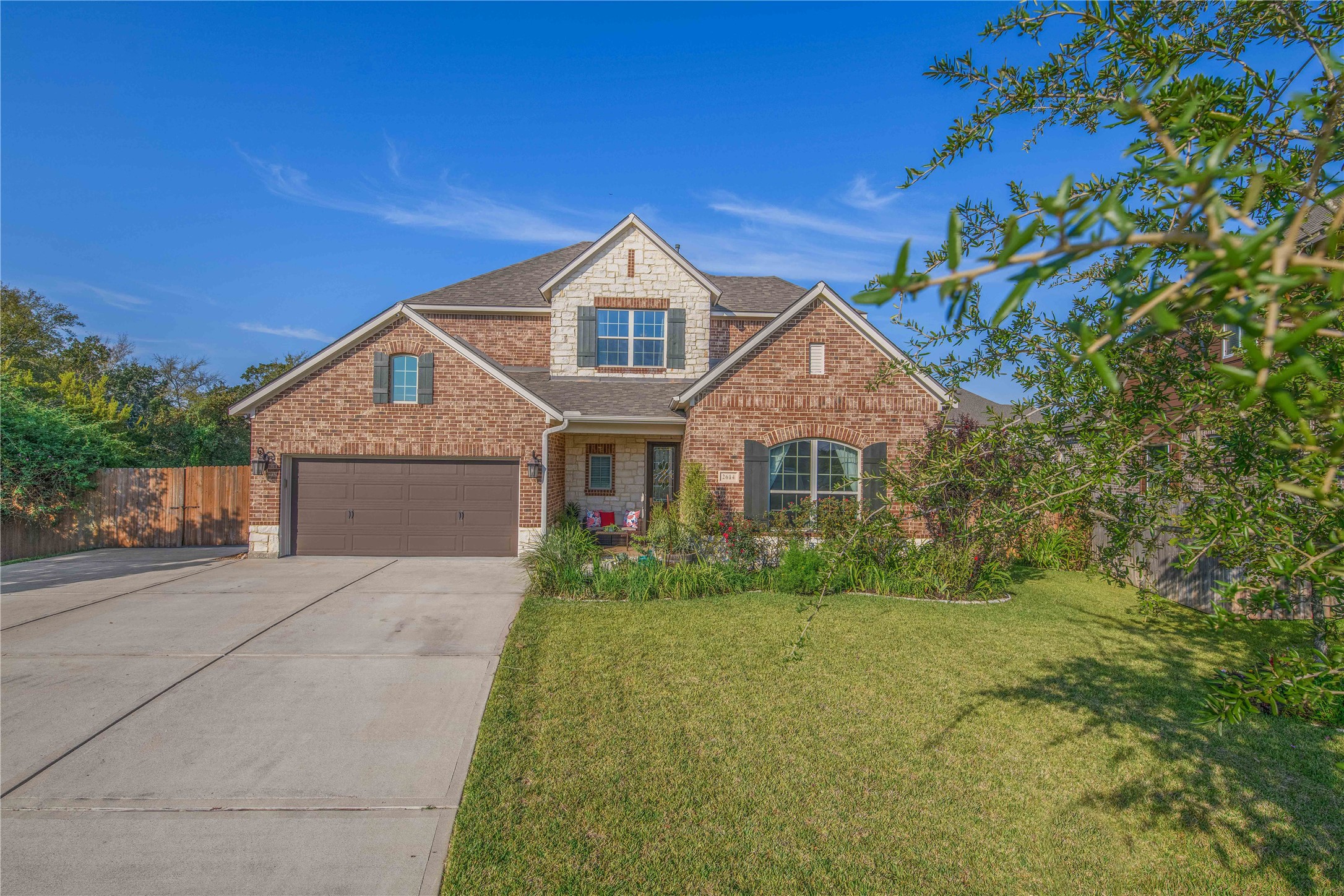 2614 Belliser Court E Property Photo 4