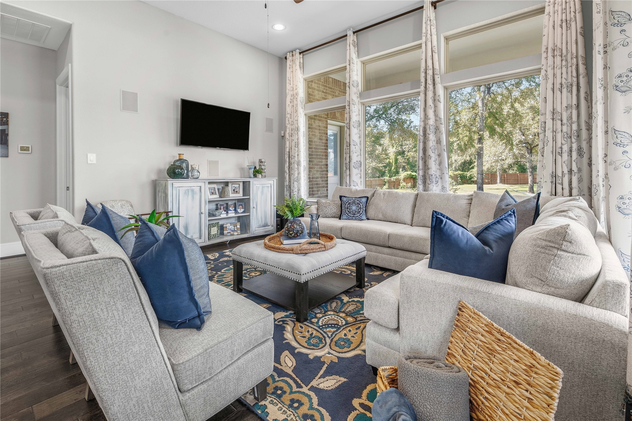 2614 Belliser Court E Property Photo 9