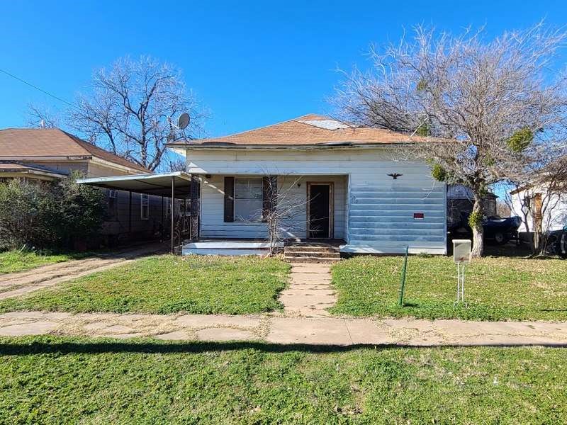 509 N Waggoner Street Property Photo 1