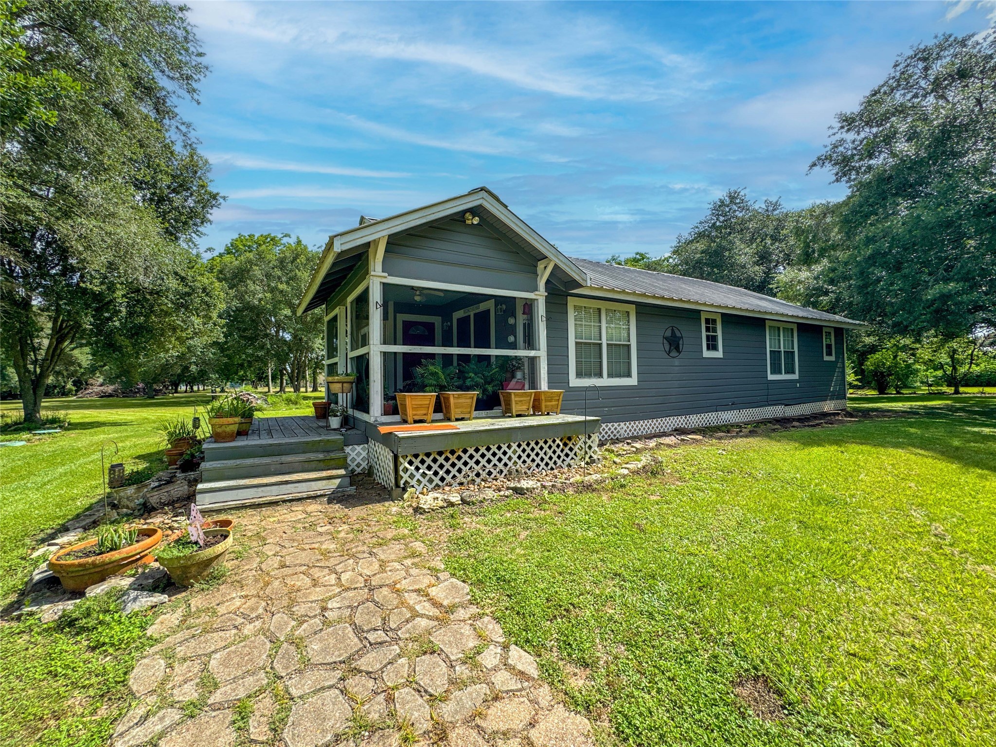7218 County Road 42 Property Photo 1