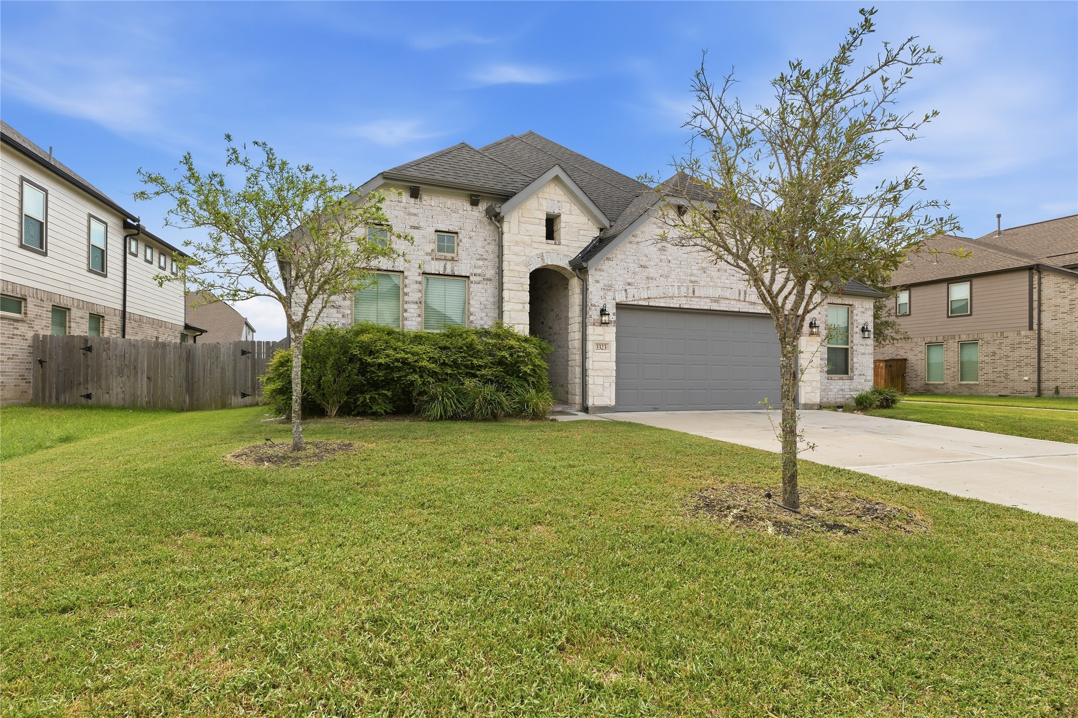 3323 Majestic Pine Lane Property Photo 3