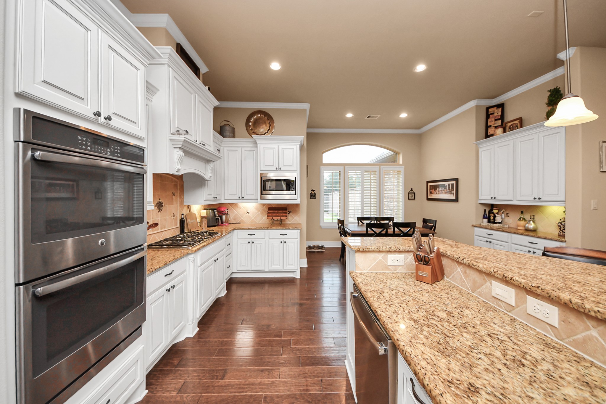 17819 Country Cove Property Photo 8