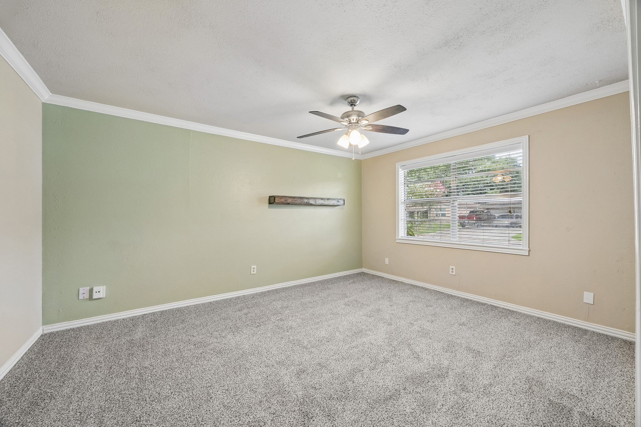 511 Debbie Lane Property Photo 4