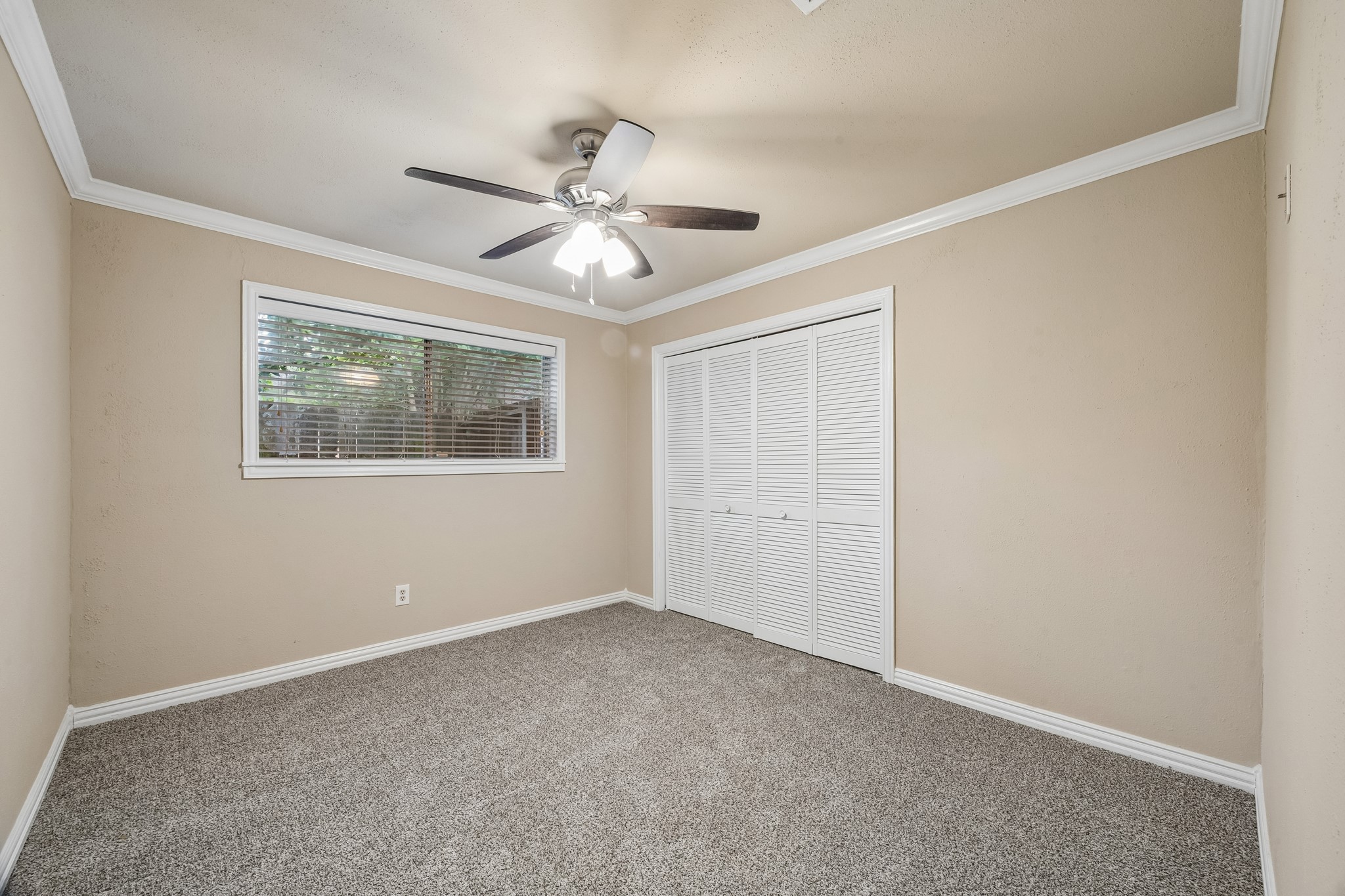 511 Debbie Lane Property Photo 6