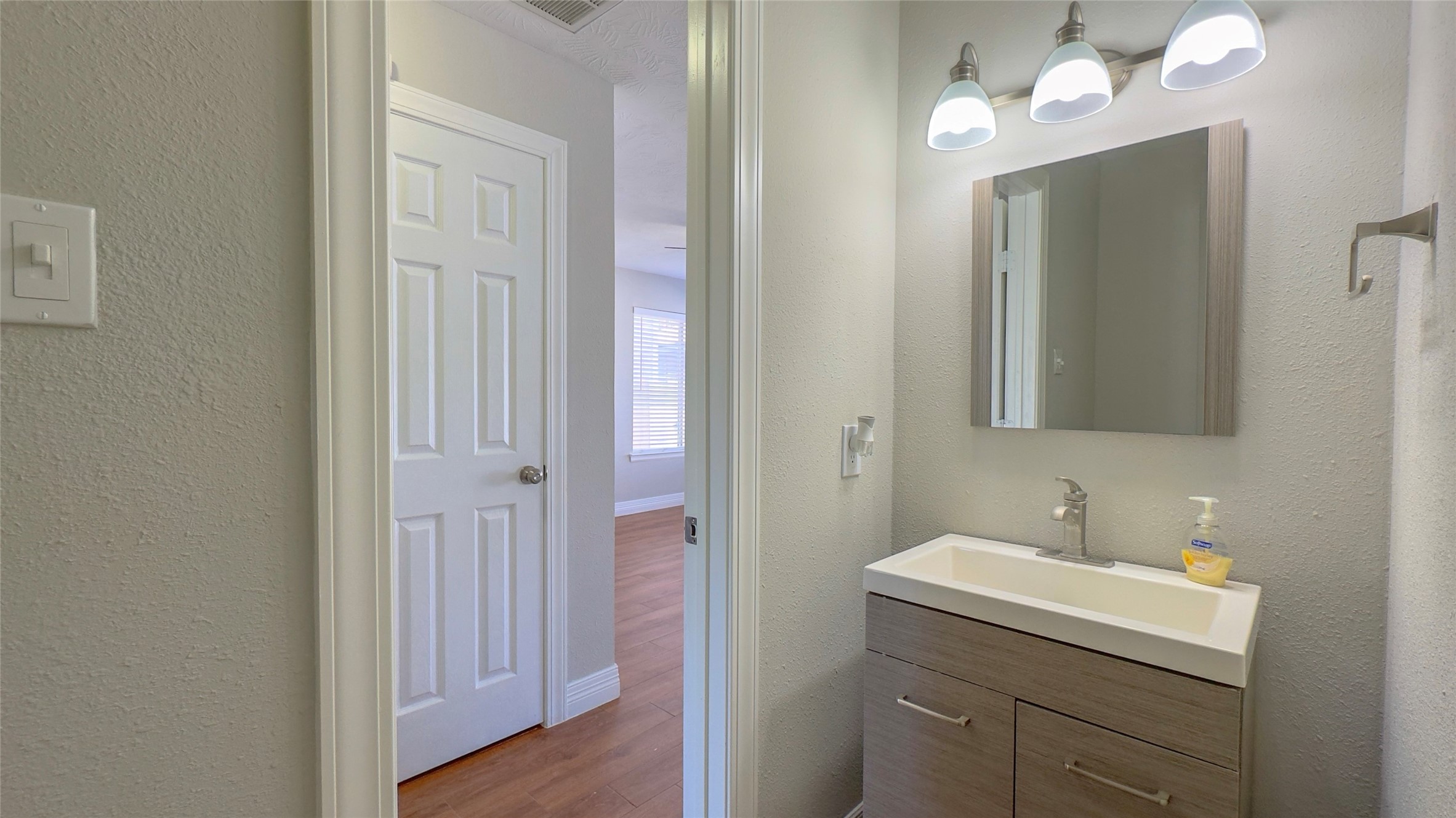 9923 Farrell Drive Property Photo 5
