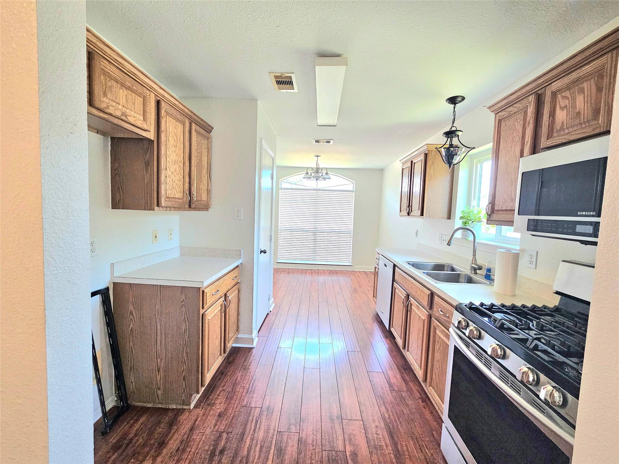 16211 Noblewood Way Property Photo 14