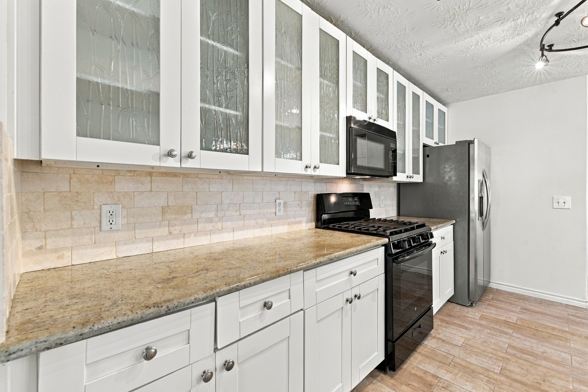 24007 Floragate Drive Property Photo 9