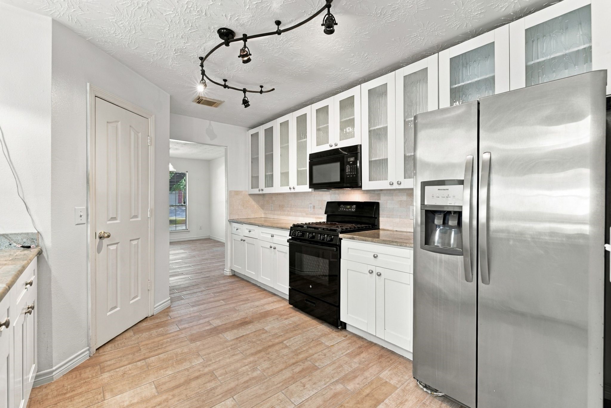 24007 Floragate Drive Property Photo 11